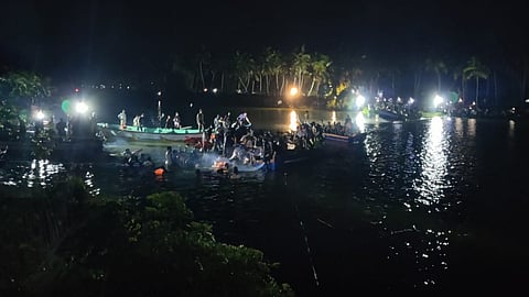 Tourist Boat sinks near Tanur in Kerala killing 20