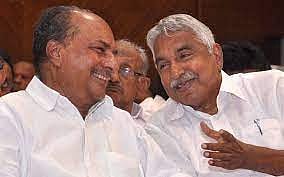 AK Antony with  Oommen Chandy File Photo