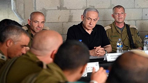 Israeli PM Benjamin Netanyahu with  military commanders