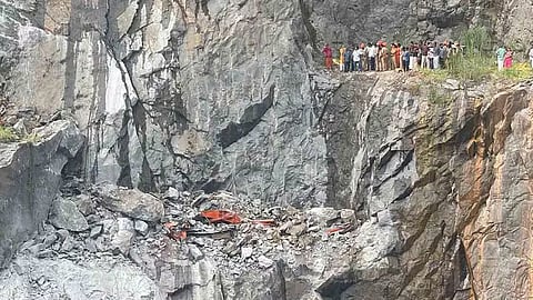 Efforts to rescue trapped worker commence
