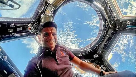 To set on return journey to earth Monday evening