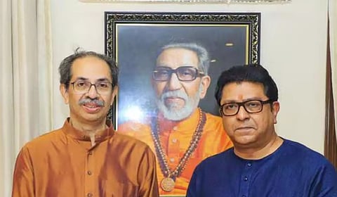Raj Thackeray drives to Matoshree to greet Uddhav on his birthday