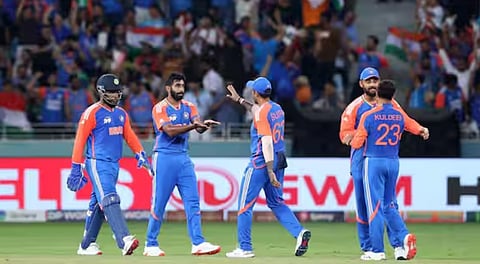 Indian players celebrate Pakistan wicket in Asia cup final match.