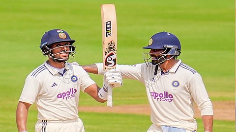 First cricket test, Day 2, Stumps