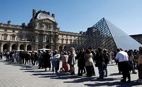 Louvre Museum closes after theft