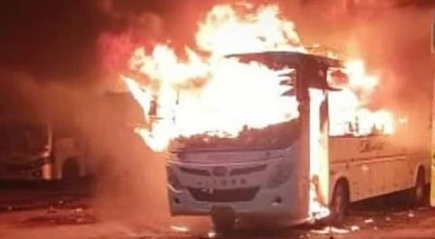 Bus caught fire in Ranchi