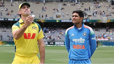 Australia elect to bat;