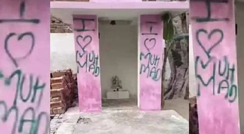'I love Mohammad' graffiti on temple wal
