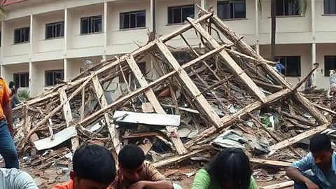 16 students injured in temporary gallery collapse