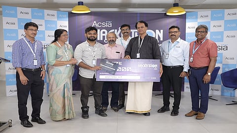 Dr. Achuthsankar S. Nair is giving away the first prize of Acsia Hackathon 2025 to Adhithyan V. P. from IIT Patna.