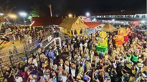 Lakhs queue up for Sabarimala pilgrimage