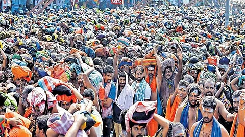 Police help pilgrims to have darshan at Sabarimala