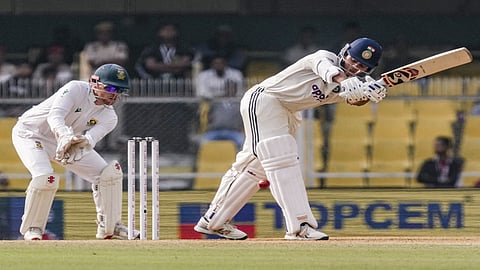India in trouble at 102/4 on day 3