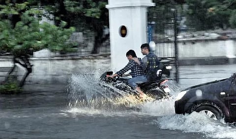 Heavy rain lashes Puducherry, holiday for schools, colleges