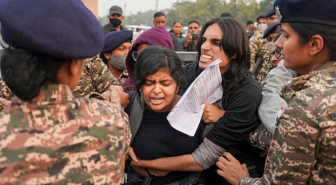 People scuffle with police during a protest against worsening air quality in the national capital, at the India Gate, in New Delhi, Sunday, Nov. 23, 2025.