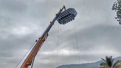 Tourists stuck in ''sky-dining'' restaurant rescued