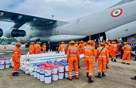 India helps Sri Lanka in rescue efforts due to Cyclone Ditwah 