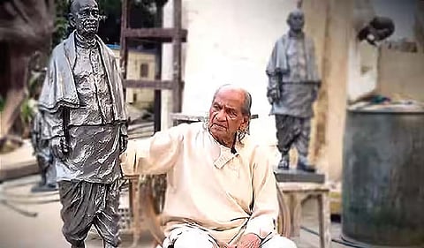 Veteran sculptor Ram Sutar
