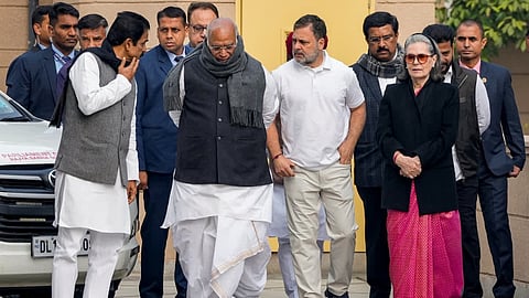 Top Cong leaders attend CWC meet