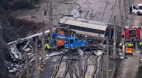 Barcelona commuter train crashes, killing 1