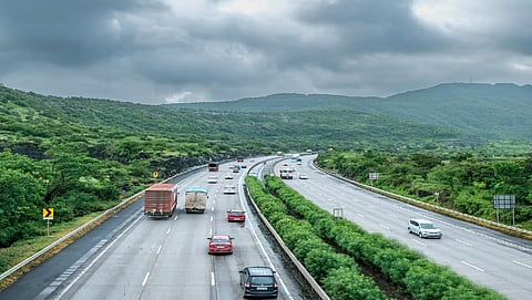 Mumbai-Pune Expressway traffic resumes after 33 hours