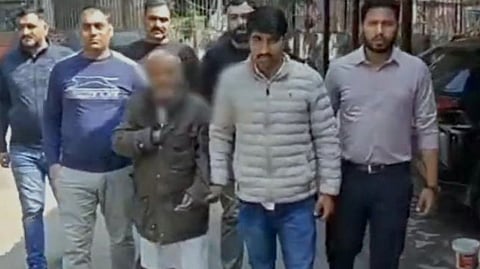 The accused, Kamruddin alias Baba, has been arrested by the Delhi police.