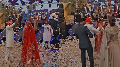 On February 14 in Patti, a wedding ceremony drew widespread attention online as the groom tossed wads of cash into the air, a tradition seen at Punjabi weddings, with guests joining in and covering the dance floor with notes.