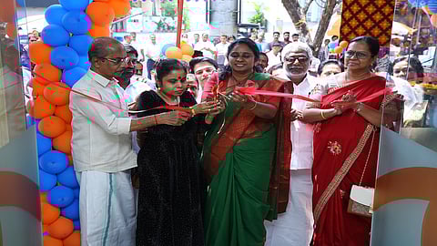 Playback singer Dr. Vaikom Vijayalekshmi and Mayor of Kochi Corporation Adv. Minimol V. K. performs the ribbon cutting ceremony