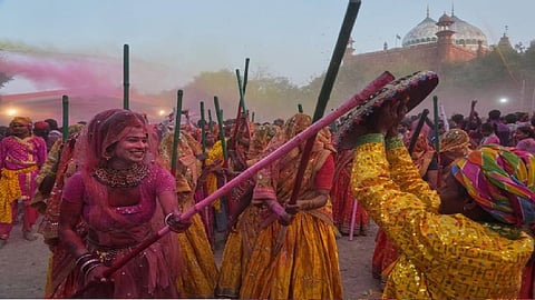 Mathura soaked in Holi festivities