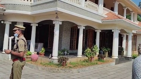 The home in Kochi where five family members were discovered deceased.