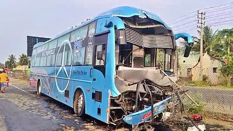 Four killed after private bus crashes on Bengaluru-Mysuru Expressway 