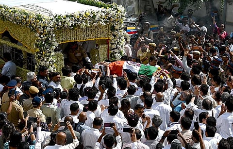 Thousands line up to say sayonara to Asha Tai 