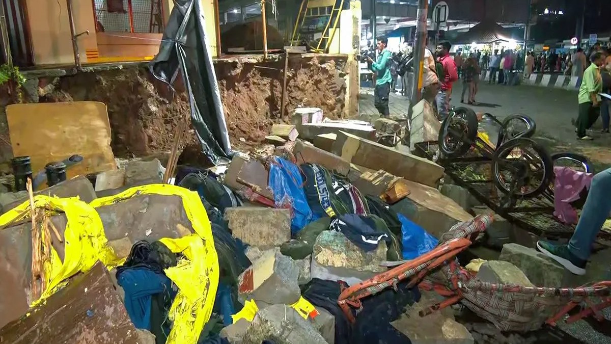 A hospital compound wall collapsed in Bengaluru, claiming the lives of seven people.