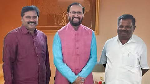 Estranged CPI(M) leader S Rajendran meets Prakash Javadekar in New ...