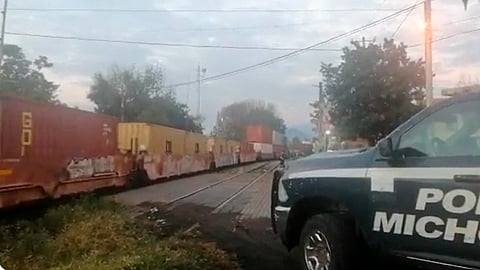 Los profesores mantenían bloqueadas las vías del tren en exigencia del pago de adeudos 