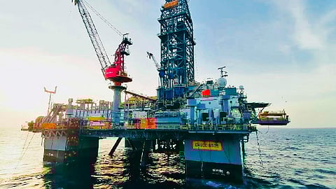 El pozo fue taladrado desde la plataforma de perforación semisumergible a 60 kilómetros de la costa