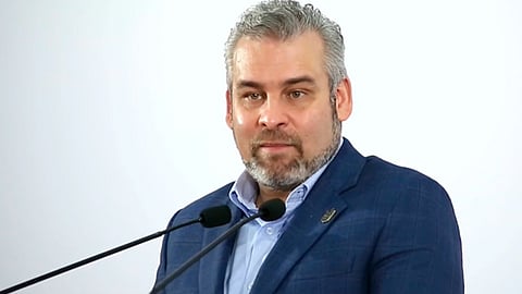 El gobernador mencionó que trabajan con los maestros para que se pueda avanzar en la tarjetización