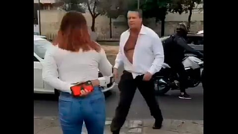 Hasta bromeó con su ropa que terminó rota
