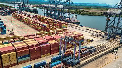 En el último mes de 2021 se movilizaron 129 mil 115 contenedores en el puerto de Lázaro Cárdenas