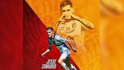 Zamudio juega principalmente como medio ofensivo, pero también puede desempeñarse como extremo, tanto por izquierda y derecha