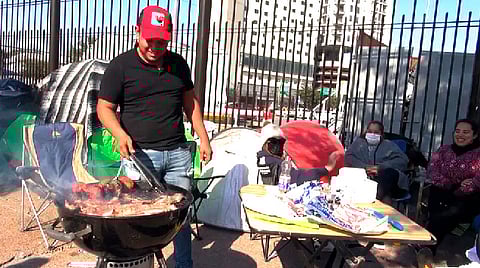 Una vez más los regiomontanos les demuestran a todos que la carnita asada se puede armar en cualquier lugar