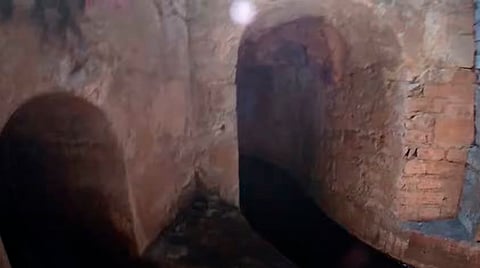 En el sitio se ven arcos y conductos de agua 