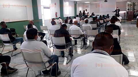 Capacitan a choferes de combi para actuar frente a acosos a mujeres, en Morelia