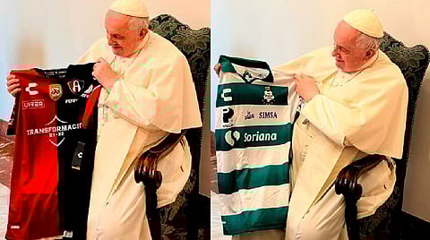 Es bien sabido que el papa Francisco es un gran aficionado del futbol, incluso es reconocido fanático del club San Lorenzo de Argentina
