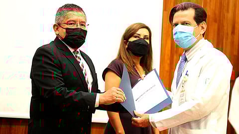 También fueron objeto de un reconocimiento especial la titular del IMSS, maestra Ma. Luisa Rodea Pimentel