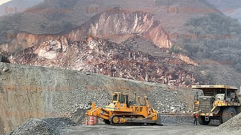 Se registra derrumbe en mina de Aquila, Michoacán