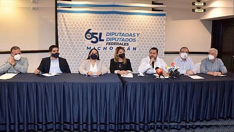 Michoacán ocupa los primeros lugares en inseguridad; descendió tres posiciones en competitividad; el 90% de los habitantes considera que existe corrupción en el gobierno; solamente el 27% de la población tiene acceso completo a los servicios de salud
