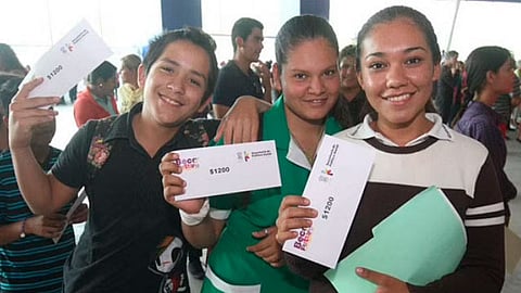 A partir del lunes 18 de julio, mediante la herramienta digital Buscador de Estatus, los beneficiarios podrán conocer fecha, sede y hora de entrega de su beca 

