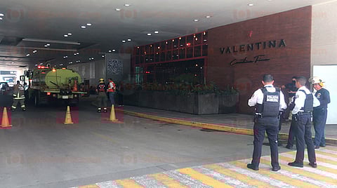 Controlan incendio en restaurante de Las Américas; no se reportan víctimas 