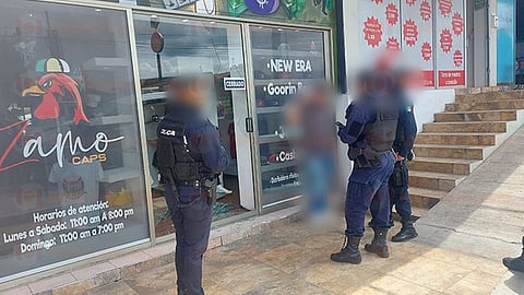 Pareja de ladrones roba 50 mil pesos en mercancía de plaza comercial en Morelia